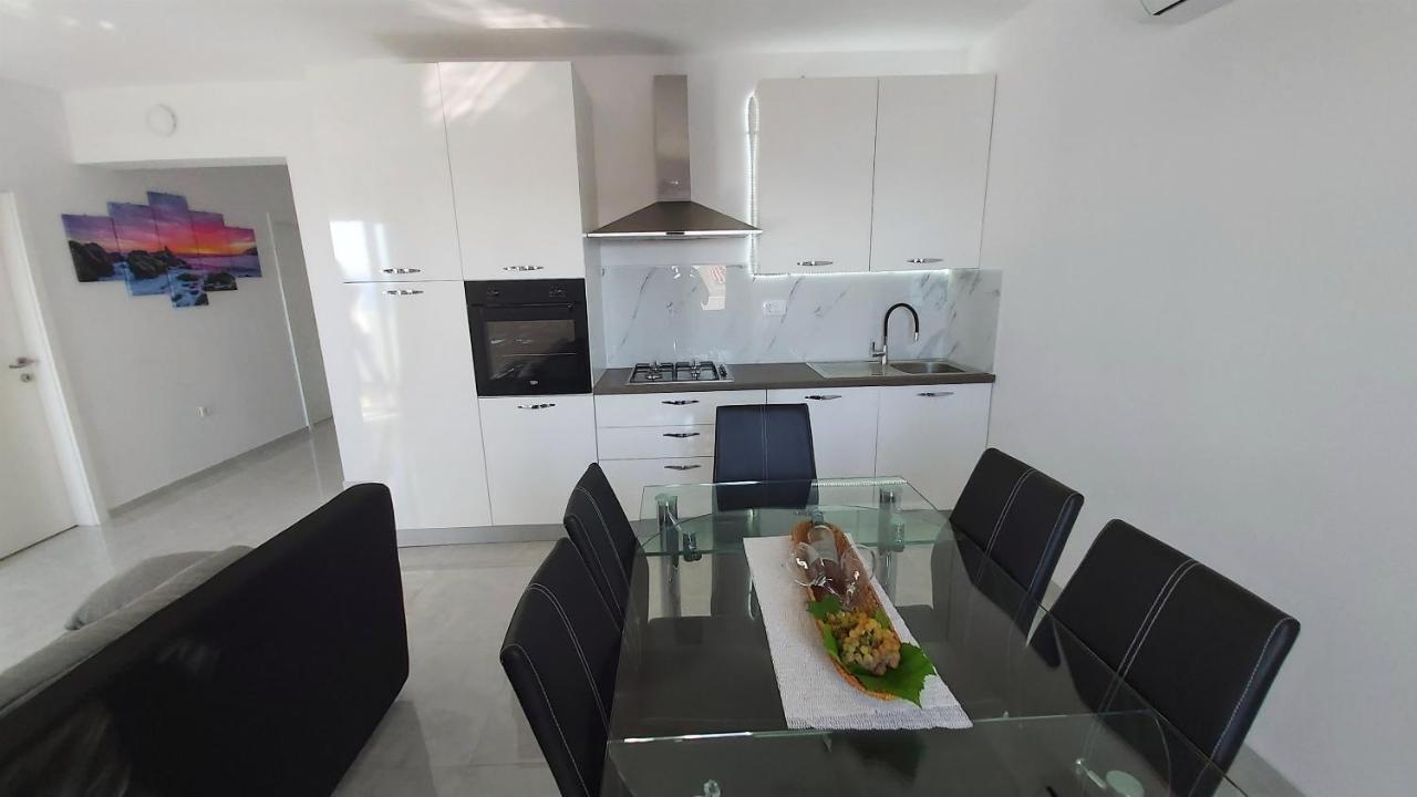 Apartments Zorica Duće Esterno foto